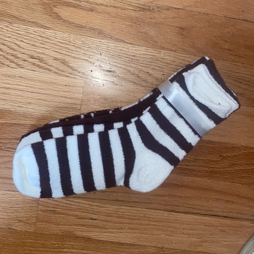 NEW Fuzzy Sock Set - Picture 2 of 5